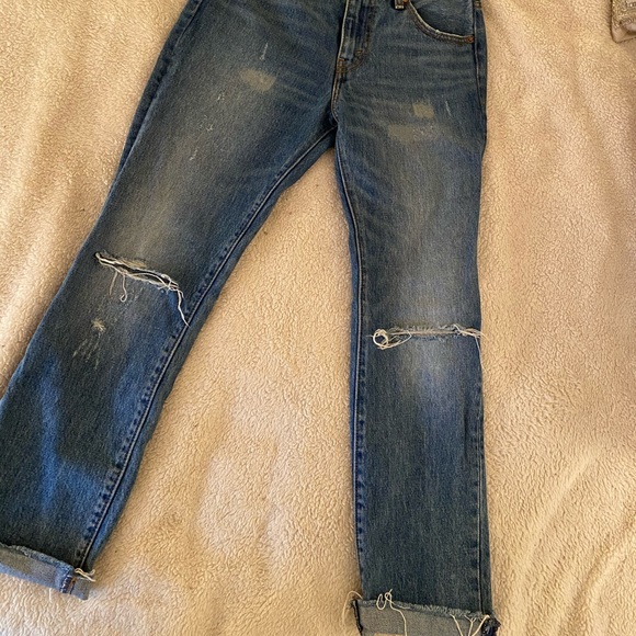 Levi’s Straight Leg Distressed - Picture 2 of 2